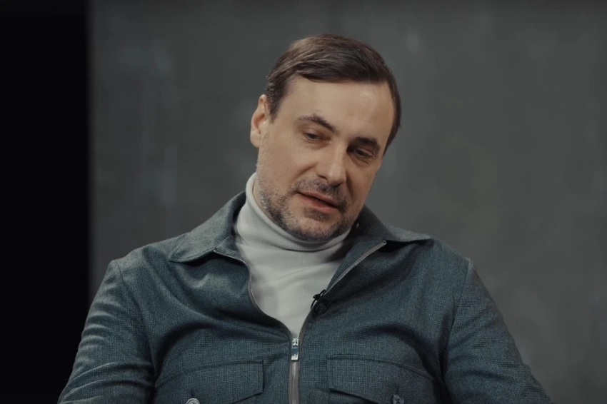 «Я вообще очень смешной»: Евгений Цыганов — про срыв проекта, амплуа неврастеника и главную роль дочки