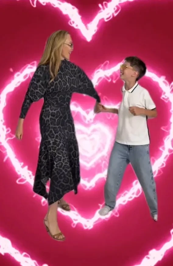 "Ты ещё совсем не дедушка". Альбина Джанабаева поздравила Валерия Меладзе с 60-летием "мемным" клипом с их детьми