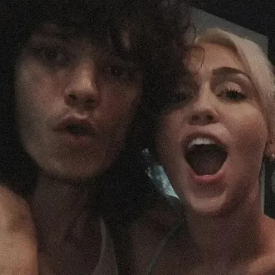 Майли Сайрус подтвердила помолвку с бойфрендом Максом Морандо