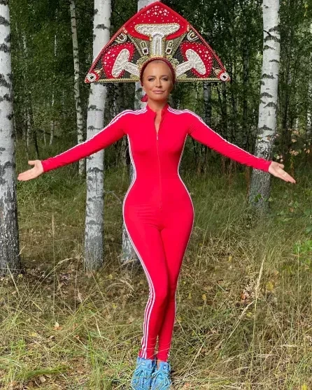 "Мы быстро наелись западным". Виктория Шелягова объяснила рост патриотизма среди россиян и назвала неваляшку символом России