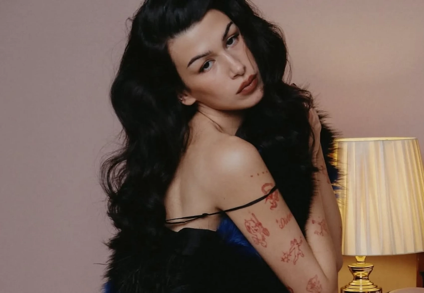 Мех, леопард и пеньюар: падчерица Ивана Урганта Эрика Кикнадзе снялась для российского бренда