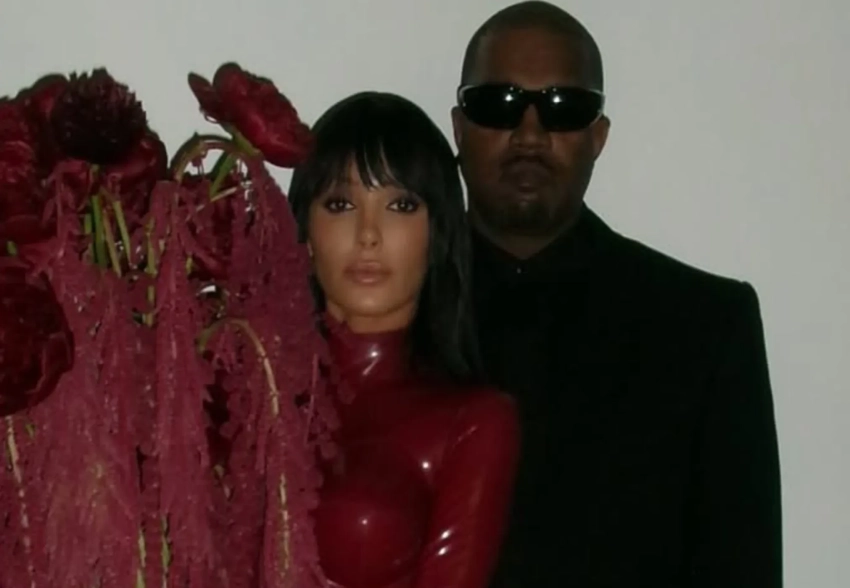 Бьянка Цензори в латексном костюме устроила перформанс в Сеуле