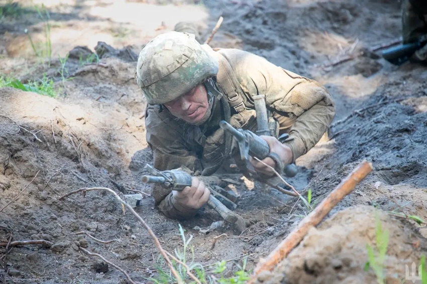 Российская ФАБ-3000 поразила новое место дислокации морпехов ВСУ в Димитрове