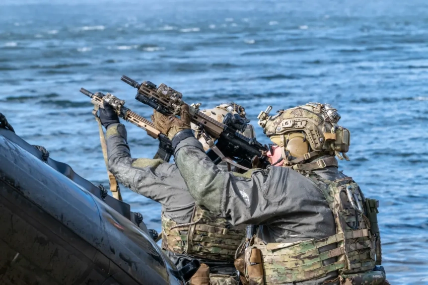 На видео попал захват американским спецназом нефтетанкера у берегов Венесуэлы