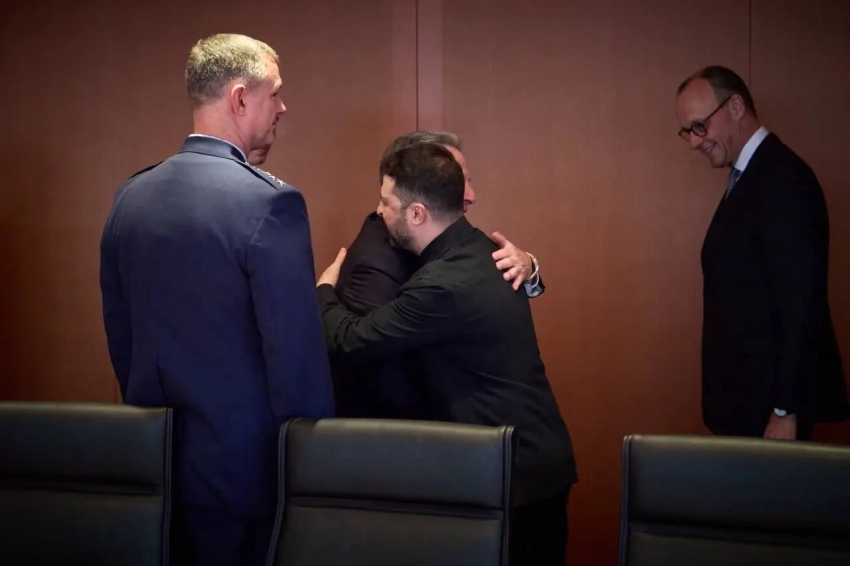 Через генерала Гринкевича Зеленскому рассказали о варианте гарантий безопасности