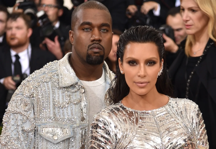 Ким Кардашьян отметила Рождество вместе с бывшим мужем Канье Уэстом на фоне их многолетней вражды