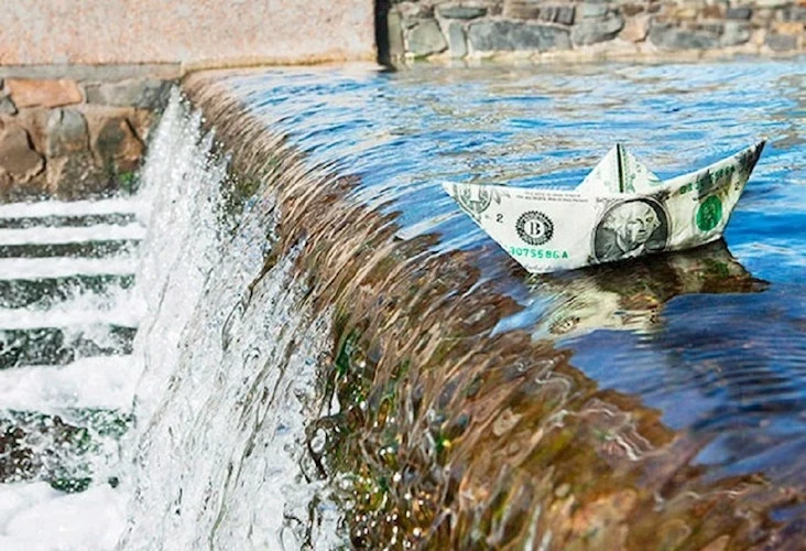 К каким трем знакам зодиака деньги потекут рекой