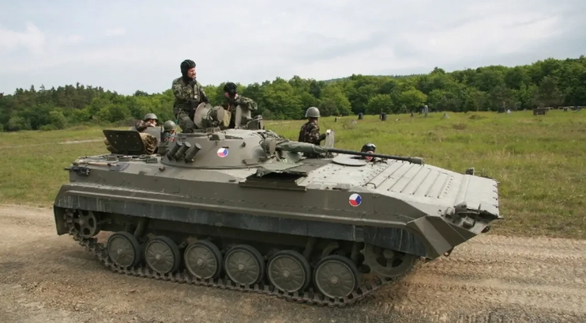 «Раньше был металл на гусеницах»: чешская армия сравнила CV90 с БМП-2