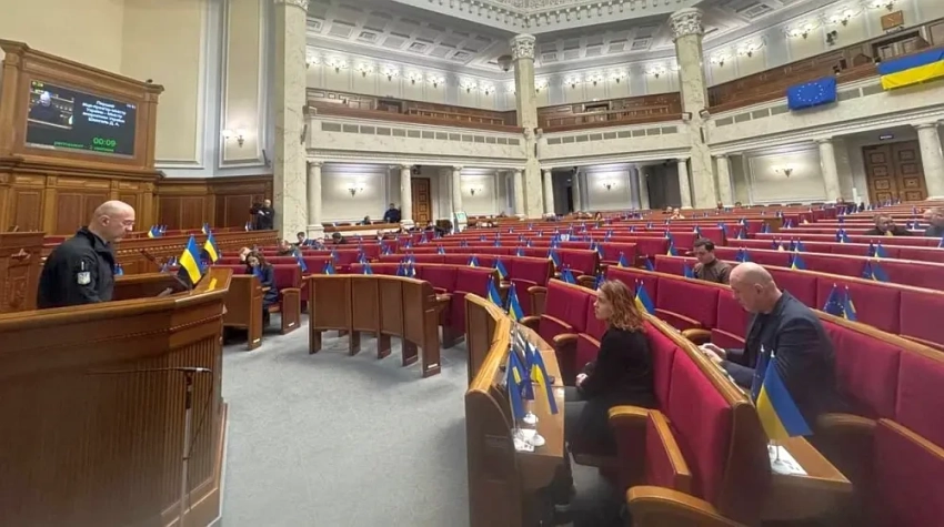 Всего несколько депутатов в неотапливаемой Раде заслушали министра энергетики