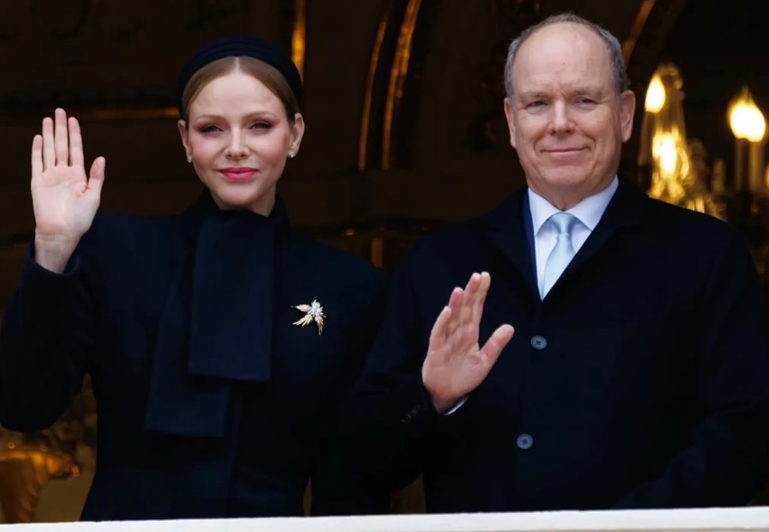 Княгиня Шарлен и князь Альбер II с детьми вышли в свет в Монако