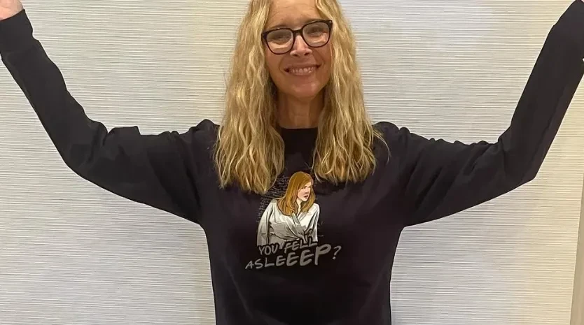 "Воспаление глаз и бугры на коже". Звезда "Друзей" Лиза Кудроу рассказала, почему навсегда отказалась от ботокса