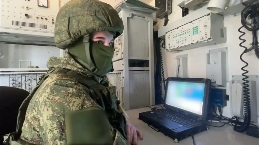 Telegram — вражеский, а Max надо доработать: немного о связи на СВО