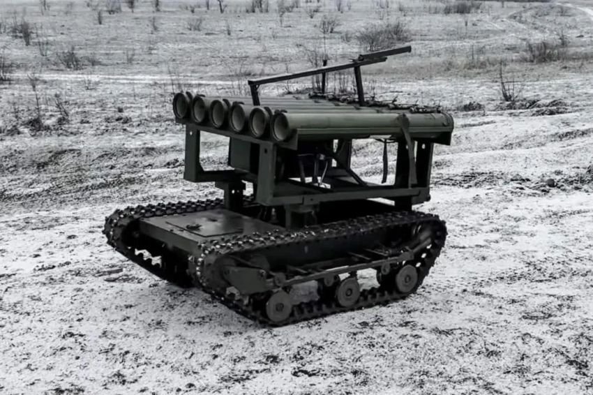Платформа с огнемётами: наземный РТК «Рой»