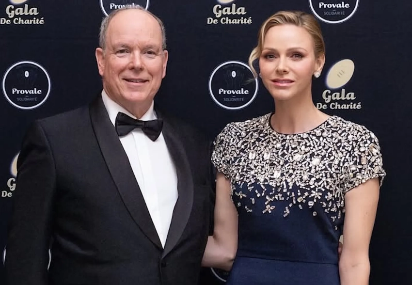 Княгиня Монако Шарлен вышла в свет в вечернем платье вместе с мужем, князем Альбером II